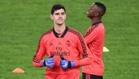 Thibaut Courtois akan diuji oleh lini depan AS Roma. Courtois jadi sorotan saat Madrid kalah oleh Eibar di akhir pekan kemarin. (REUTERS/Tony Gentile)