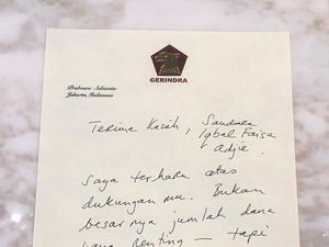 Prabowo Terharu Dapat Sumbangan Rp 20 Ribu dari Pendukung Prabowo Terharu Dapat Sumbangan Rp 20 Ribu dari Pendukung