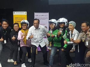 Menhub Beri Tips Aman ke Ibu-ibu Ojol: Jangan Sein Kiri, Belok Kanan