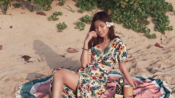 Cantiknya Atries, Kekasih Chef Juna yang Gemar Ngopi dan Ngemil Cake