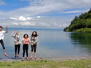 Para Milenial Ini Punya Cara Seru Jelajahi Sisi Lain dari Danau Toba