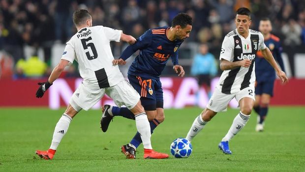 Serangan Juventus di babak pertama cenderung monoton.