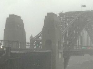 Cuaca Buruk di Sydney dalam Gambar dan Media Sosial