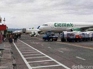 Aspal Landasan Terkikis, Bandara Adisutjipto Tutup Sementara Aspal Landasan Terkikis, Bandara Adisutjipto Tutup Sementara