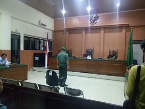 Prada Ilham Jalani Sidang Perdana Kasus Perusakan Polsek Ciracas