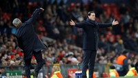 Gol tersebut membuat Old Trafford bergemuruh karena memastikan MU lolos. Salah satu yang paling antusias tentu saja Jose Mourinho. (Reuters/Carl Recine)