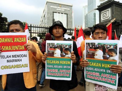 Aliansi Mahasiswa Geruduk Polda Metro