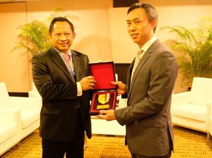 Kapolri Ajak Singapura Tingkatkan Kerja Sama Tanggulangi Terorisme Kapolri Ajak Singapura Tingkatkan Kerja Sama Tanggulangi Terorisme