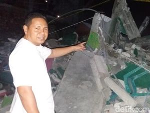Bangunan 5 Lantai Asrama Santri Ponpes di Gresik Ambruk