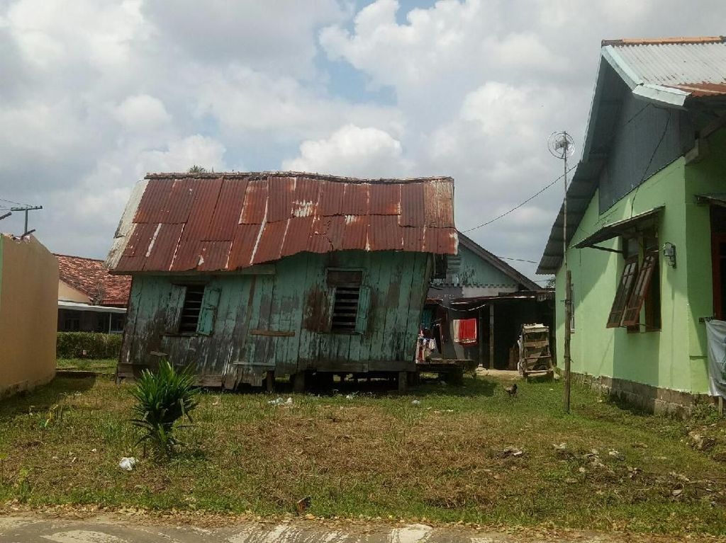 Bahagianya Pasutri di Palembang Ini Saat Rumah Reyotnya Dibedah Bahagianya Pasutri di Palembang Ini Saat Rumah Reyotnya Dibedah