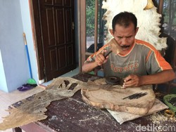 Jenuh Ikut Orang, Hartono Bikin Wayang Kulit Sendiri Beromzet Jutaan