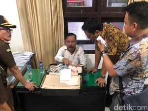 Jaksa OTT Sekdis Pendidikan Sultra, Rp 425 Juta Disita Jaksa OTT Sekdis Pendidikan Sultra, Rp 425 Juta Disita