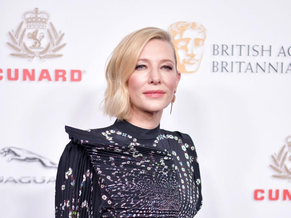 Lebih Mewah dari Emas! Ultah Pernikahan, Cate Blanchett Dapat Papan Setrikaan Lebih Mewah dari Emas! Ultah Pernikahan, Cate Blanchett Dapat Papan Setrikaan