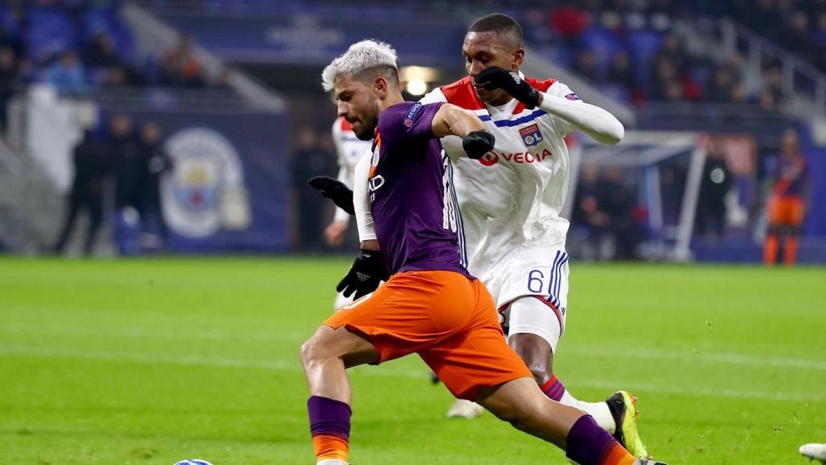 Manchester City berimbang 2-2 kontra Lyon. (Foto: Clive Rose/Getty Images)