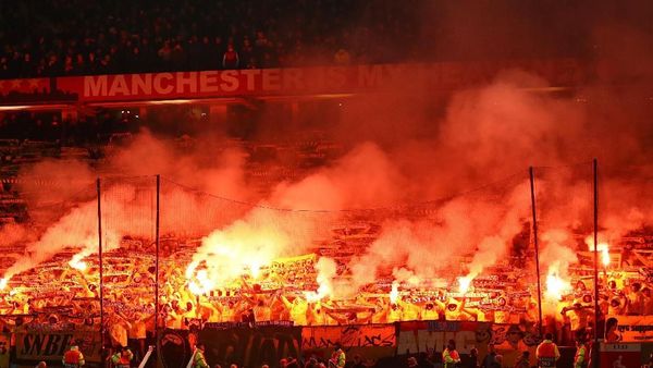 Nyali Besar Pendukung Young Boys di Old Trafford