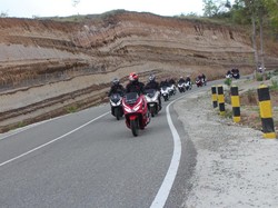 Menyiksa Honda PCX di Jalur 1.000 Tikungan