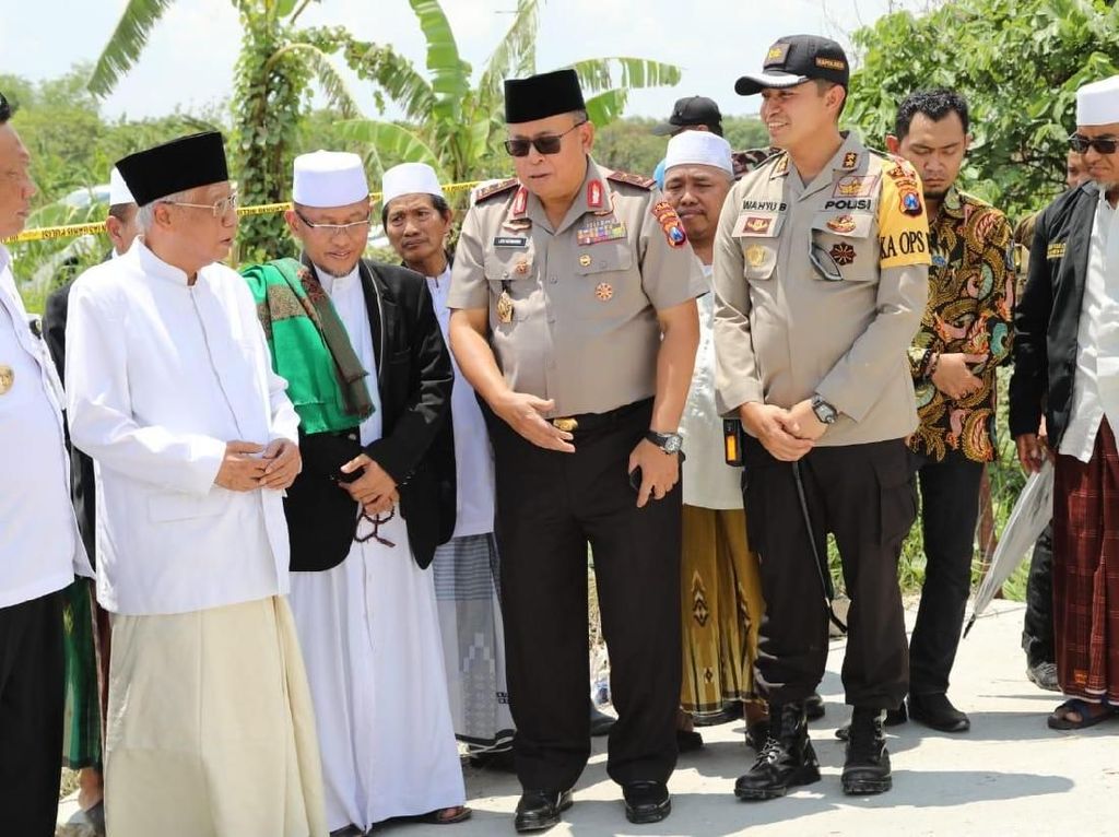Polisi Selidiki Penyebab Ambruknya Asrama Ponpes di Gresik Polisi Selidiki Penyebab Ambruknya Asrama Ponpes di Gresik