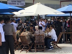 Resmikan Tol Sragen-Ngawi, Jokowi Santap Soto Rp 9.000