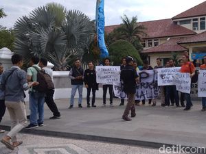 Tolak Intimidasi, Jurnalis Cirebon Gelar Aksi Solidaritas