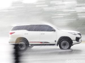 Cara Cek Kondisi Ban Mobil Masih Layak Pakai atau Tidak di Musim Hujan Cara Cek Kondisi Ban Mobil Masih Layak Pakai atau Tidak di Musim Hujan