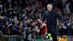 Detik-detik Jose Mourinho Banting Rak Botol Minum