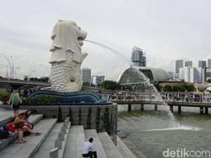 Kapan Patung Merlion Singapura Dibersihkan?
