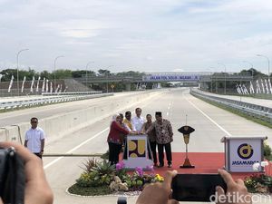 Merak-Banyuwangi Tersambung Tol, Jokowi: untuk Industri dan Wisata Merak-Banyuwangi Tersambung Tol, Jokowi: untuk Industri dan Wisata
