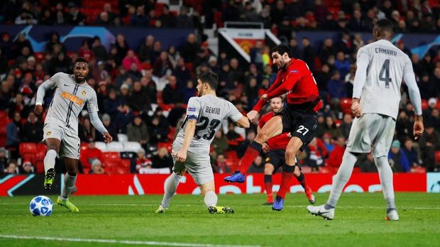 Manchester United akan menjamu Arsenal di Old Trafford.