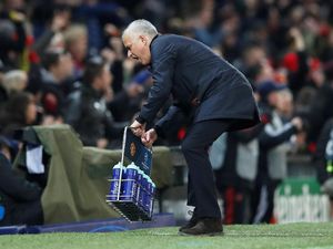 Kenapa Sih Harus Banting Rak Botol, Mourinho?