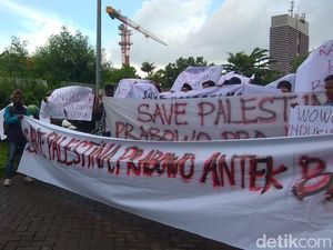 Massa Demo Prabowo di Surabaya Ajak Tak Pilih Pemimpin Pro Asing