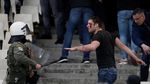 Brutal, Bentrok Suporter AEK Athens Vs Fans Ajax