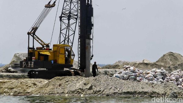 Melihat Pembangunan Dermaga di Pulau Pramuka