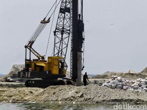 Melihat Pembangunan Dermaga di Pulau Pramuka Melihat Pembangunan Dermaga di Pulau Pramuka