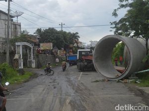 Truk Trailer di Brebes Belum Dievakuasi, Polisi Buka Tutup Jalan