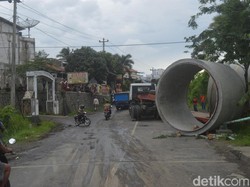 Truk Trailer di Brebes Belum Dievakuasi, Polisi Buka Tutup Jalan