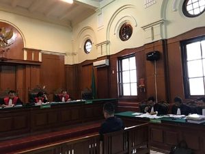 Bacakan Pledoi, Bos Pasar Turi Merasa Dizalimi