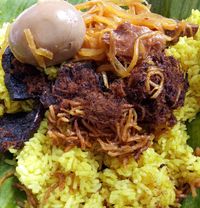 Ada Nasi Kuning sampai Buroncong Legit Buat Sarapan di Makassar