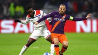 Manchester City memastikan diri lolos ke babak 16 besar usai berimbang dengan Lyon. City tinggal butuh satu poin lagi untuk mengamankan posisi teratas Grup F. (Foto: Clive Rose/Getty Images)
