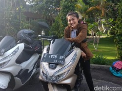 Fina Phillipe, Presenter Cantik yang Doyan Riding