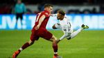 Neymar vs Liverpool: Terguling, Meringis, Bikin Gol