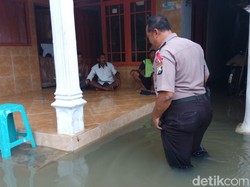 Sungai Meluap Akibat Hujan, Rumah dan Sekolah di Jember Kebanjiran