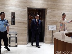 Luhut dan DPR Kumpul Bareng Bahas Mobil Listrik