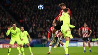 Gol balasan tim tuan rumah dicetak oleh Luuk de Jong. Dean Mouhtaropoulos/Getty Images.
