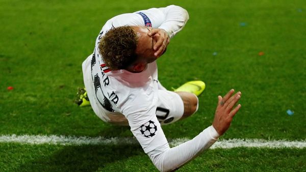 Neymar vs Liverpool: Terguling, Meringis, Bikin Gol