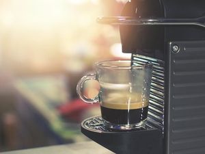 Mau Pakai Mesin Kopi di Kamar Hotel, Yakin Sudah Bersih?