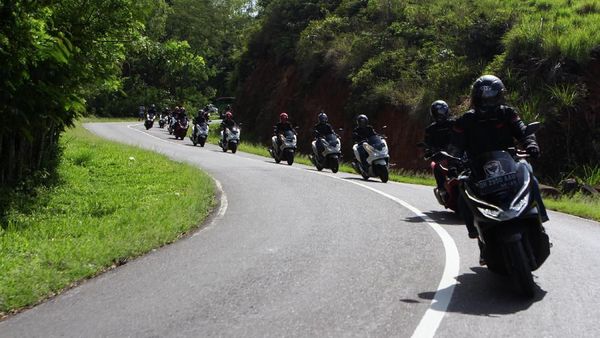 Menjajal Ketangguhan Honda PCX di Jalur 1.000 Tikungan