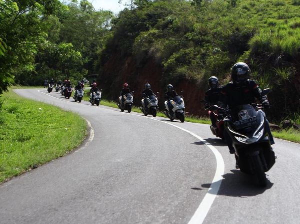 Menjajal Ketangguhan Honda PCX di Jalur 1.000 Tikungan