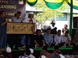 Ke Lapas Madiun, Cak Nun Dapat Kejutan dari Napiter