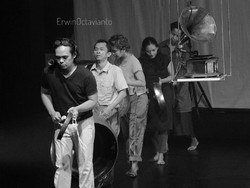 Teater Garasi Pentaskan Gong ex Machina di Jakarta