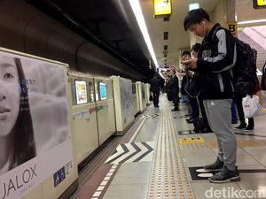 Tertibnya Antrean Orang Jepang di Stasiun yang Manjakan Mata